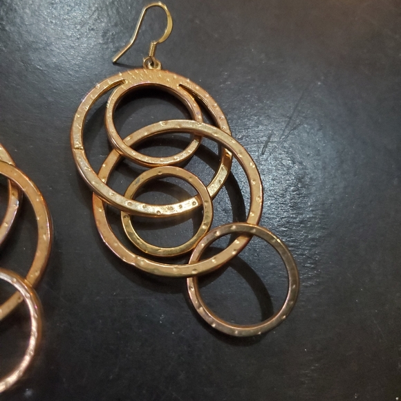 Large gold hoop earrings with copper tint, 3" drop, lightweight hammered metal - Picture 6 of 8